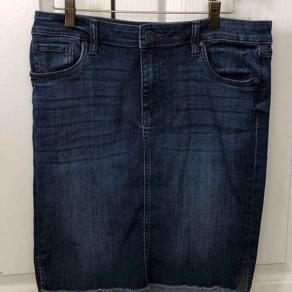 Kut from the Kloth Connie denim jean skirt size 6 raw hem